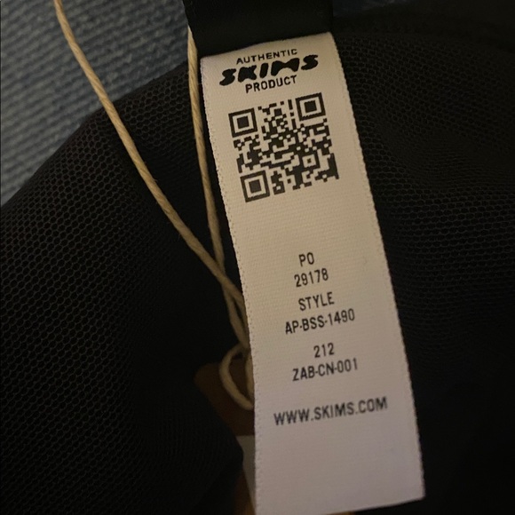 NWT SKIMS Black Women's Shapewear Bodysuit onesie L black=soot - Picture 7 of 7